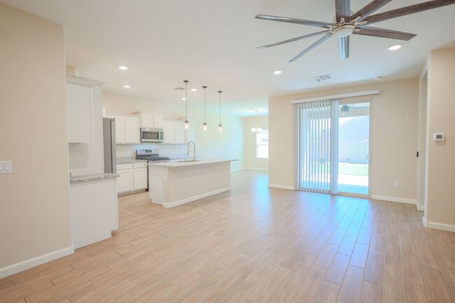 Foto del edificio - CUTE HOME!! AVAILABLE NOW!! 3 Bedroom 2 Bath