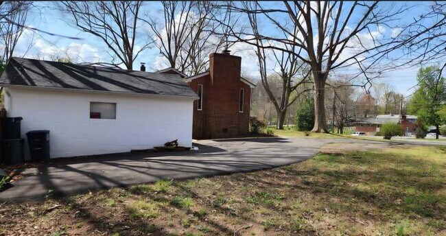 Building Photo - 8405 Rugby Rd