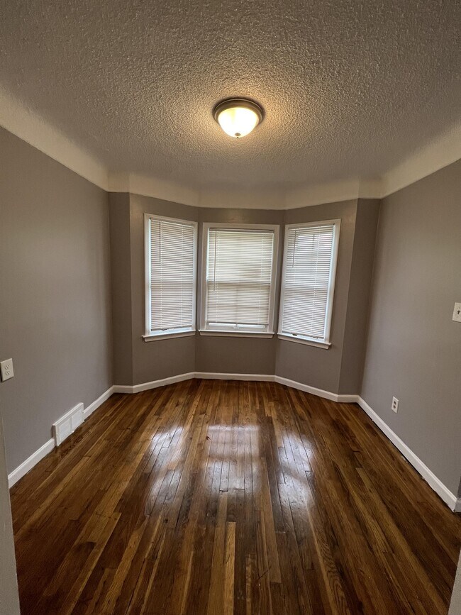 Building Photo - 17527 Sunderland Rd