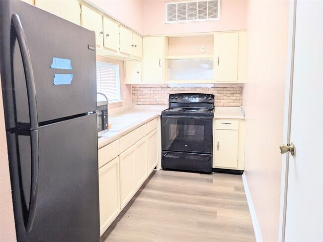Foto del edificio - 10855 Meadowglen Ln