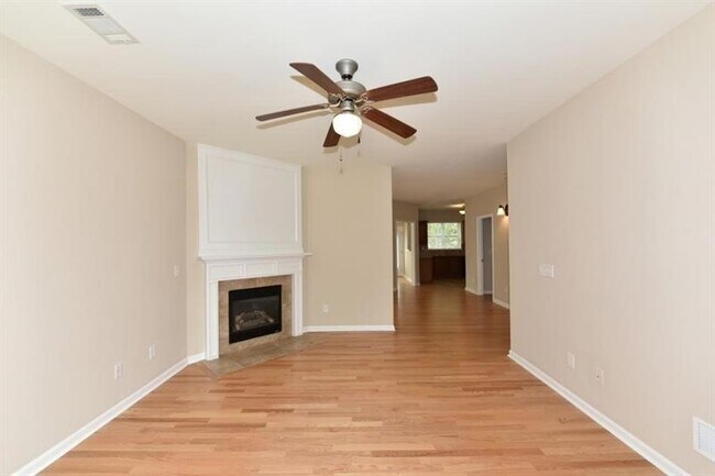 Building Photo - 386 St Claire Dr