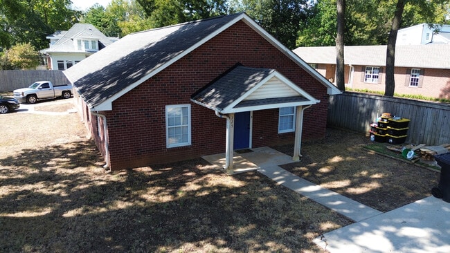 Photo - 225 E Chestnut St Apartment