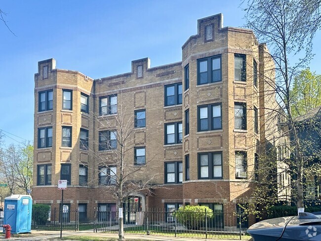 Building Photo - 1417 W Hutchinson St