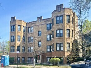 Building Photo - 1417 W Hutchinson St