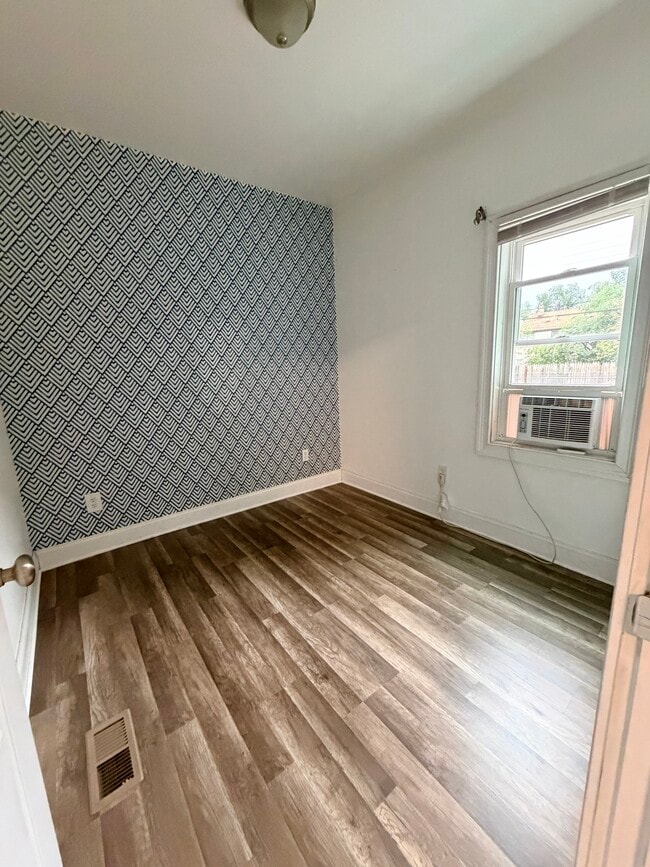 Building Photo - 23 Tremont Ave