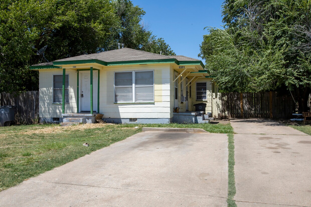 Primary Photo - 1323 NW Taft Ave