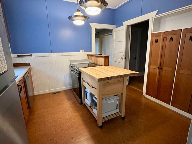 Building Photo - Charming Meridian Craftsman with Spacious ...