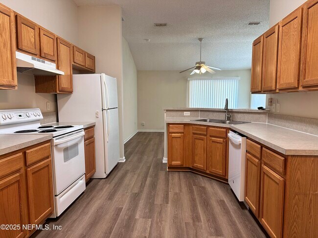 Foto del edificio - 7925 Collins Bay Ct
