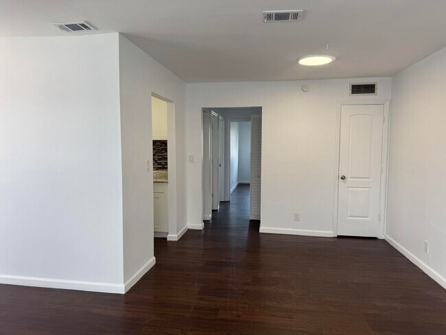 Foto del edificio - 206 E Tiffany Dr