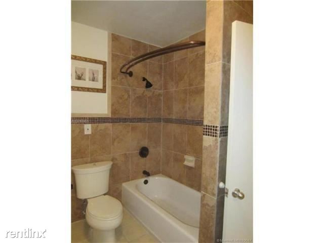 Building Photo - 1680 SE 5th Ct