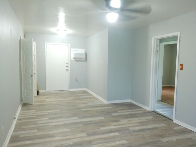 Foto del edificio - 1722 Tarlton St
