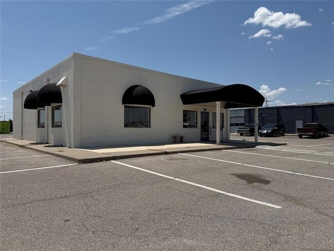 Building Photo - 11704 S Western Ave