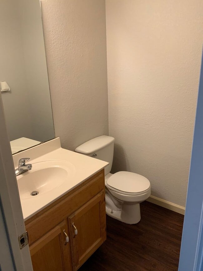 Building Photo - 424-424 Eisenhower St