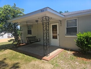 Building Photo - 913 Old Edgefield Rd