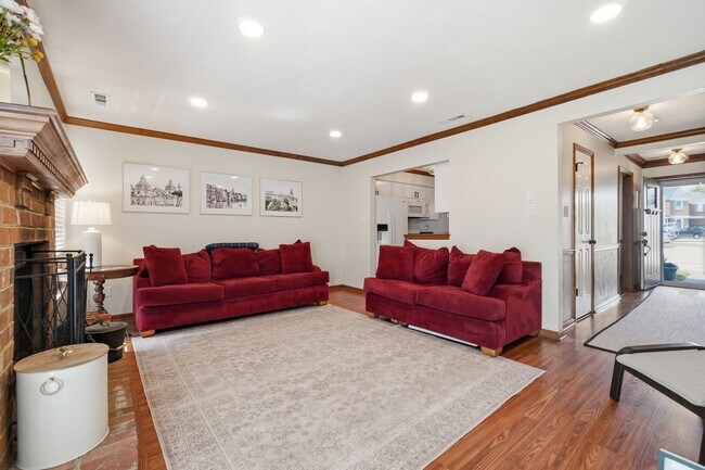 Building Photo - A gem in Knells Ridge!