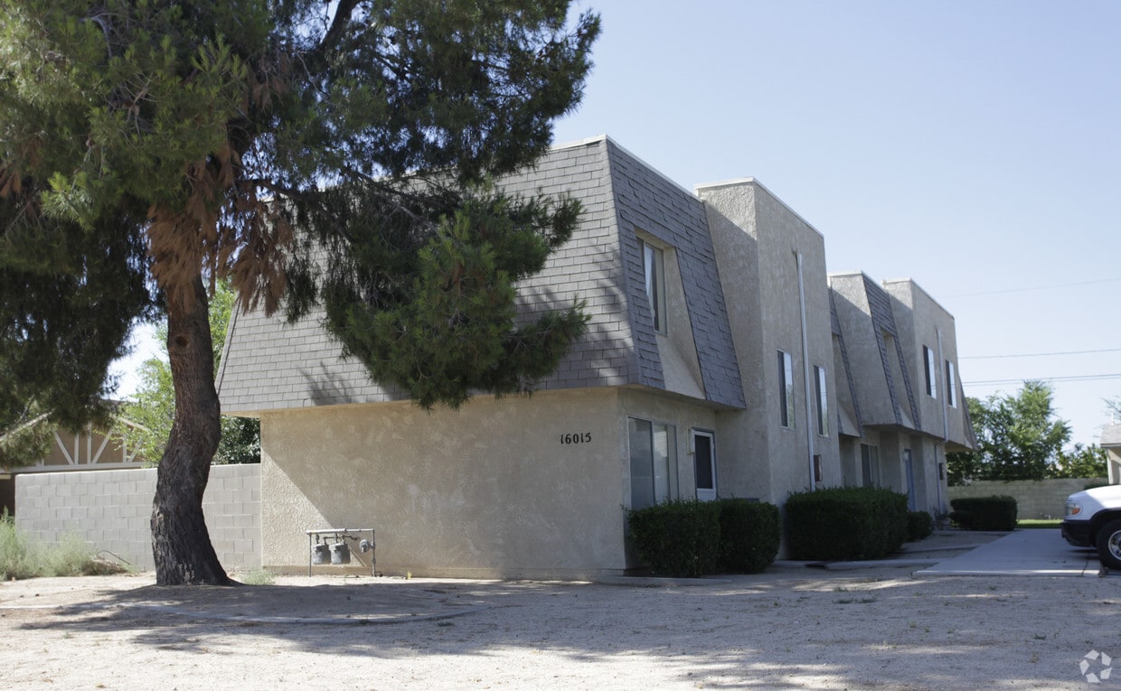 Foto principal - 16015 Juniper St