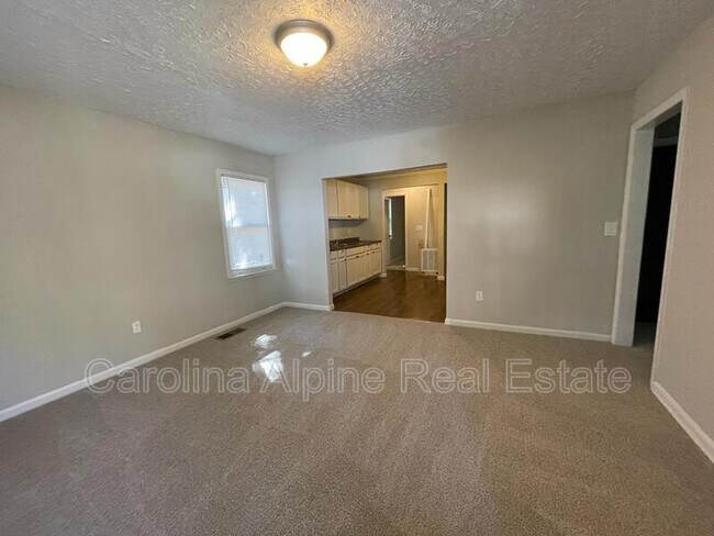 Building Photo - 506 Kings Rd Ext