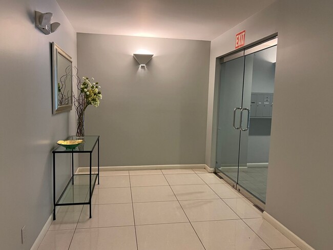 Spacious 3-Bedroom Condo in Prime Russian ... - Spacious 3-Bedroom Condo in Prime Russian ...