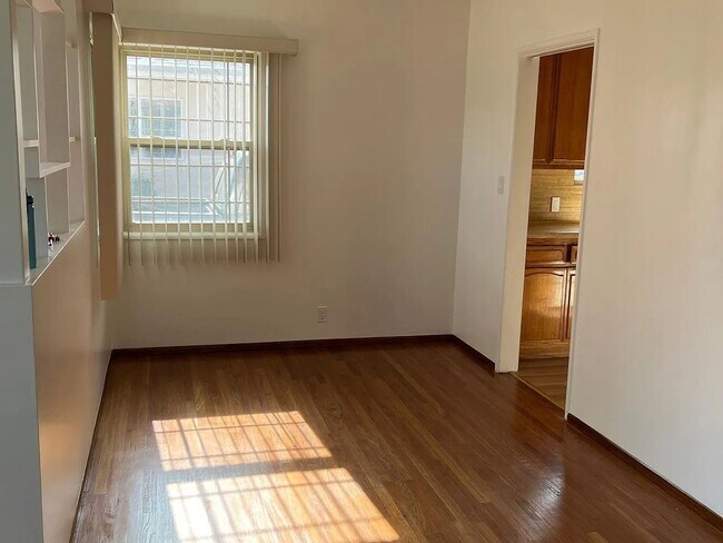 Foto del edificio - 10563 Emery St