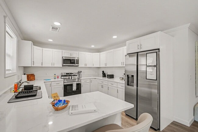 Building Photo - 2080 Thimble Creek Dr