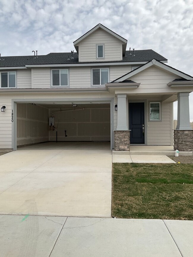 Building Photo - 1820 N Big Star Ave