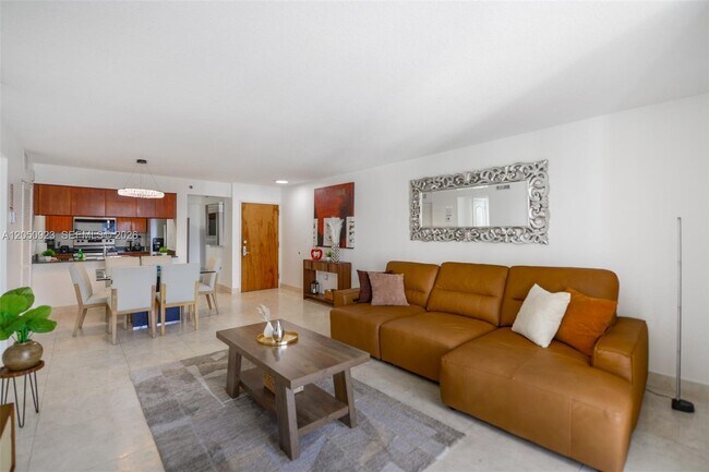 Building Photo - 1200 Brickell Bay Dr