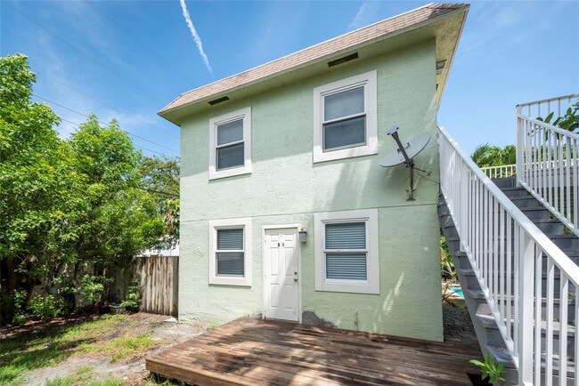 Building Photo - 1025 NE 9th Ave