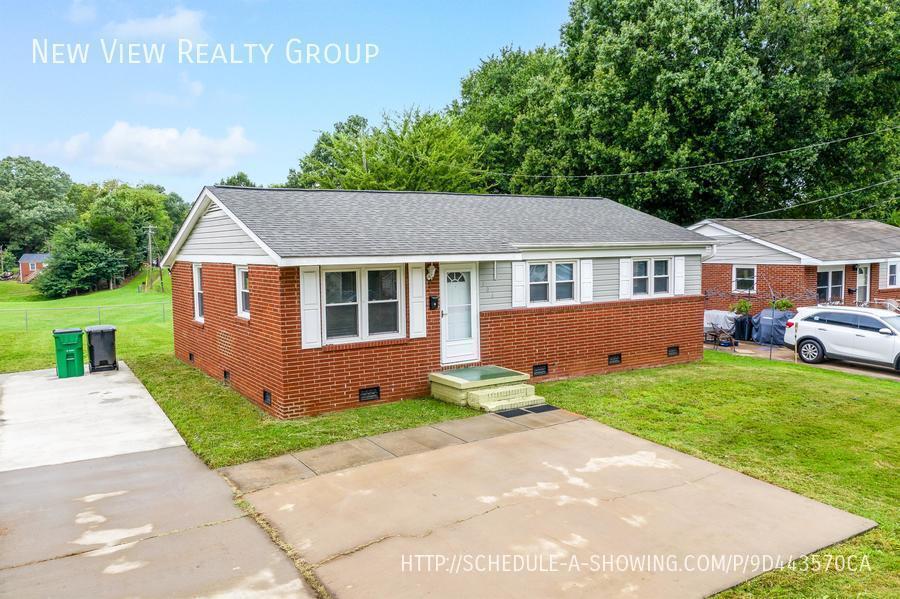 Primary Photo - 206 Mattoon St