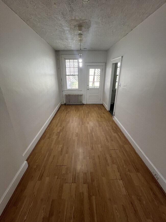 Building Photo - 450 New Dorwart St