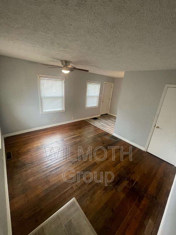 Building Photo - 615 N Tibbs Ave