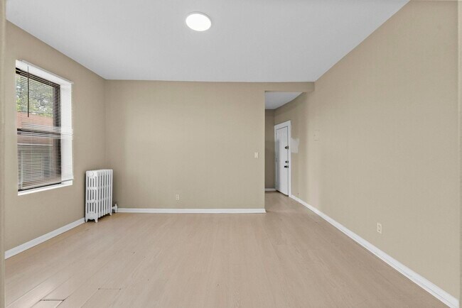 Foto del edificio - 9017 Bergenwood Ave