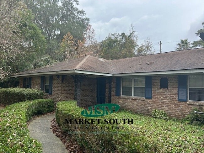 Foto del edificio - UPDATED MIDTOWN BEAUTY!!