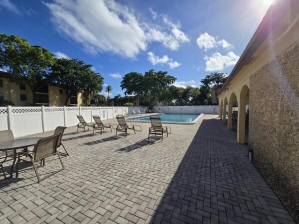 Foto del edificio - 490 NW 20th St