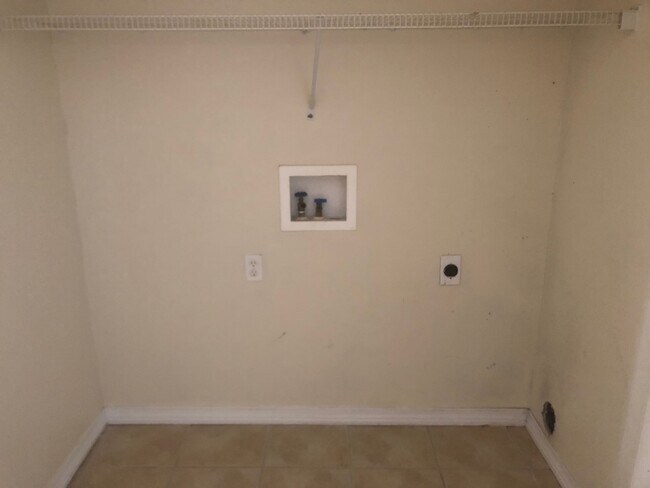 Building Photo - 12375 Jackson Dr