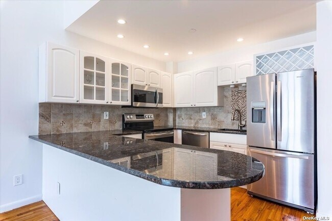 Foto del edificio - 625 Shore Rd