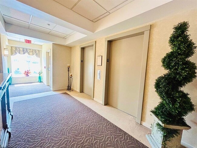 Building Photo - 1117 University Ave