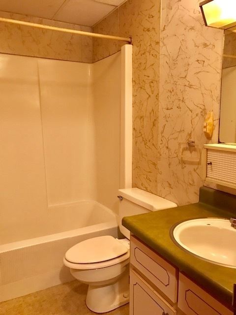 Foto del edificio - 702-702 E Willow St