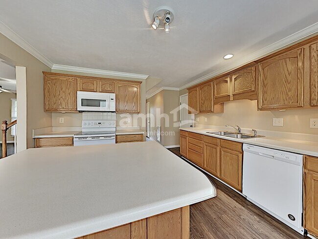 Foto del edificio - 4301 Aylesbury Dr