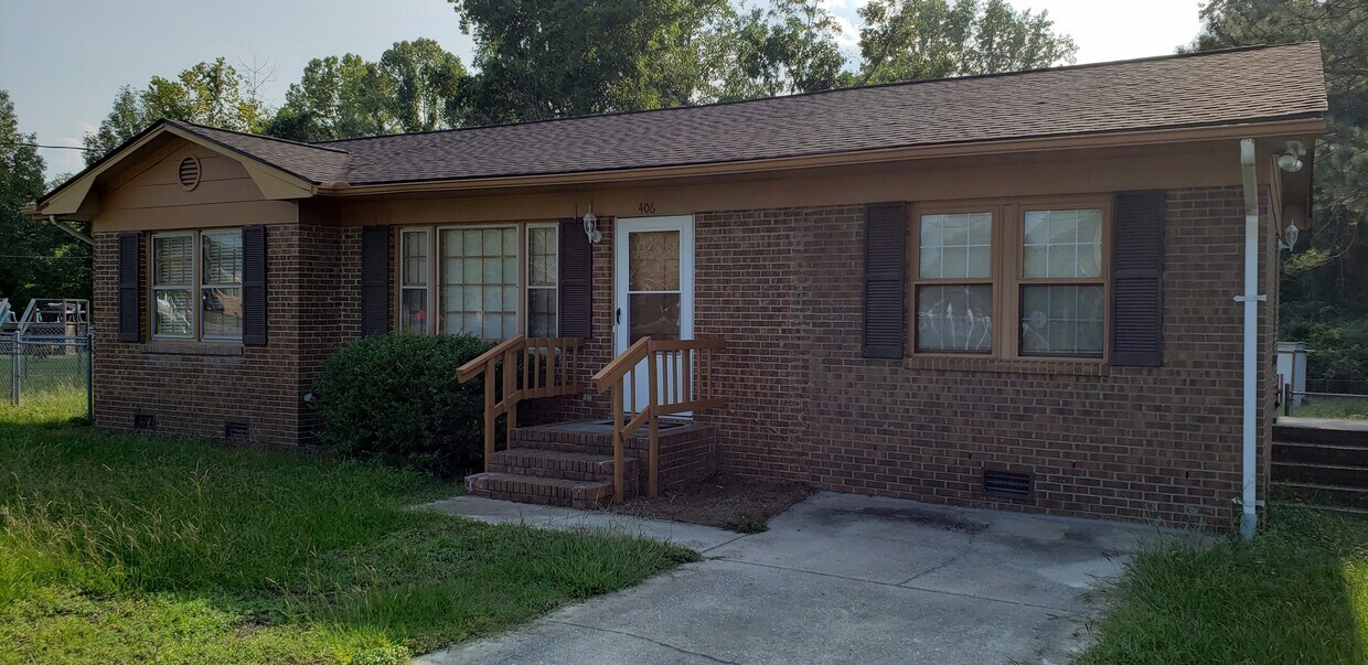 Primary Photo - Cozy 2 bedroom, 2.5 bath with a bonus room