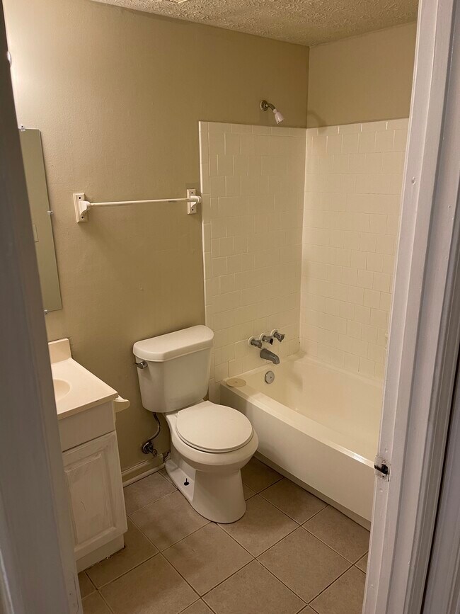 Building Photo - 5470 Martins Crossing Rd