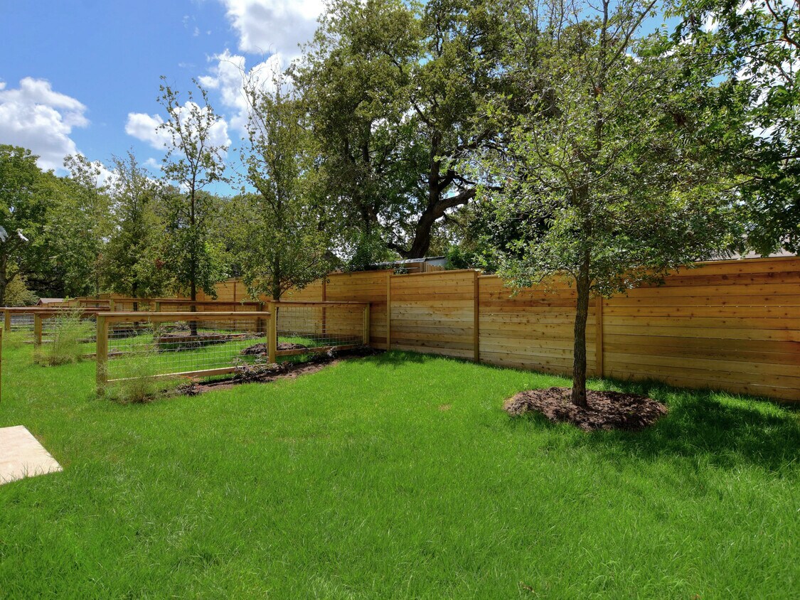 Private Backyard 388sq ft - 5924 S Congress Ave
