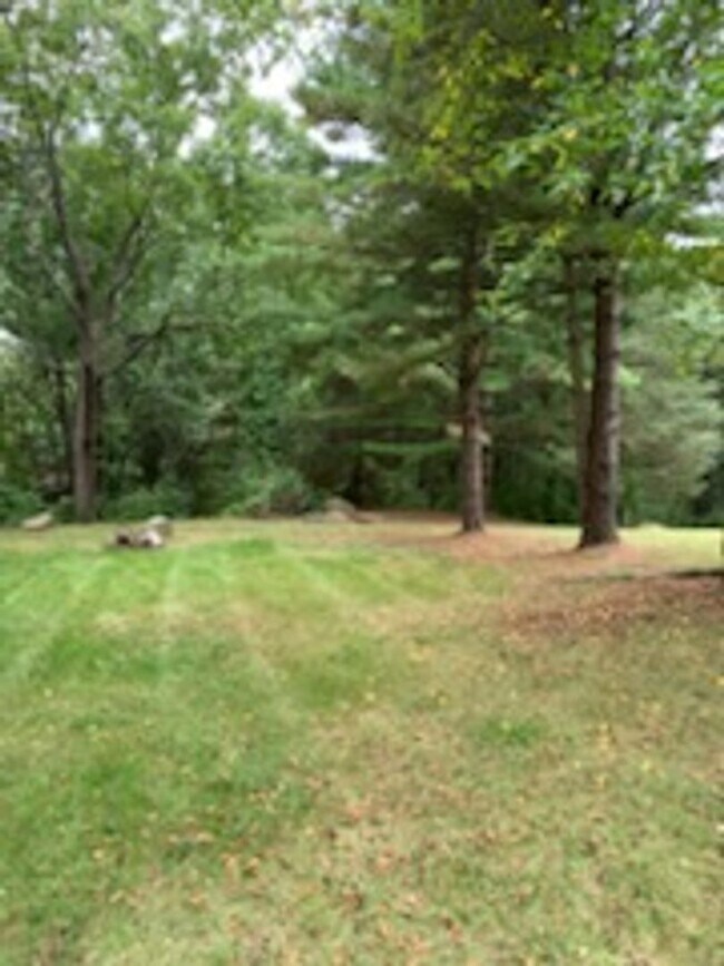 Building Photo - 4 BEDROOM HOUSE IN PINCKNEY ON 10 ACRES!