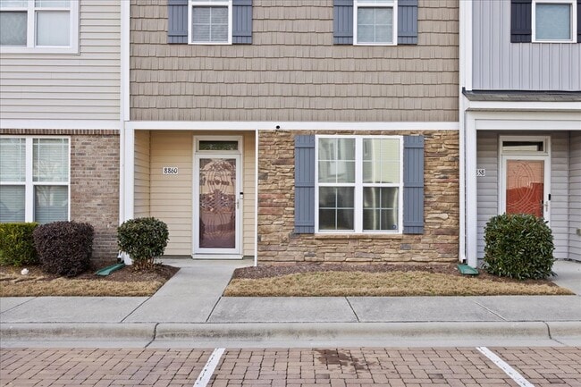 Foto del edificio - 8860 Commons Townes Dr