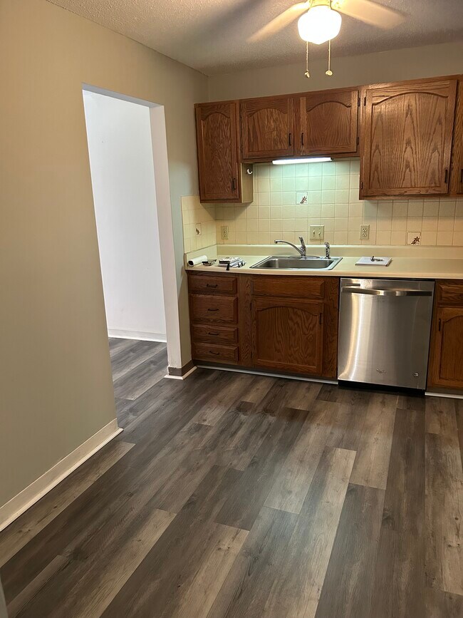 Foto del edificio - 379 Huse Rd