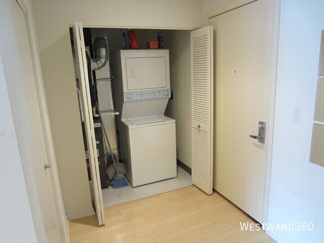 Building Photo - 225 S Sangamon St