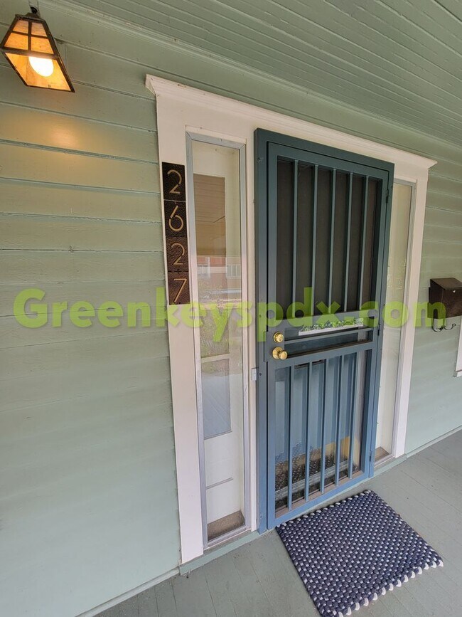 Building Photo - Beautiful 2-bedroom house built in 1914 ri...