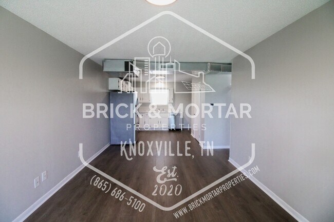 Building Photo - 1015 Clendenen Rd
