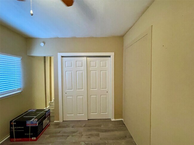 Building Photo - 1814 Ave M 1/2