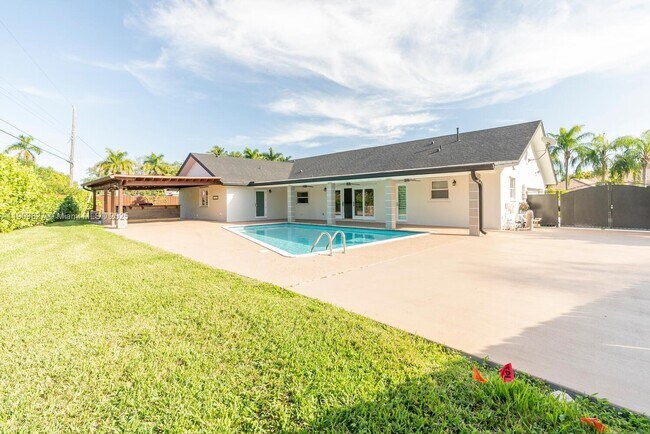 Foto del edificio - 8425 SW 185th St