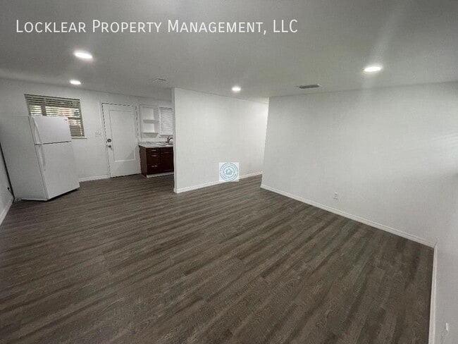 Building Photo - Recently Renovated Duplex